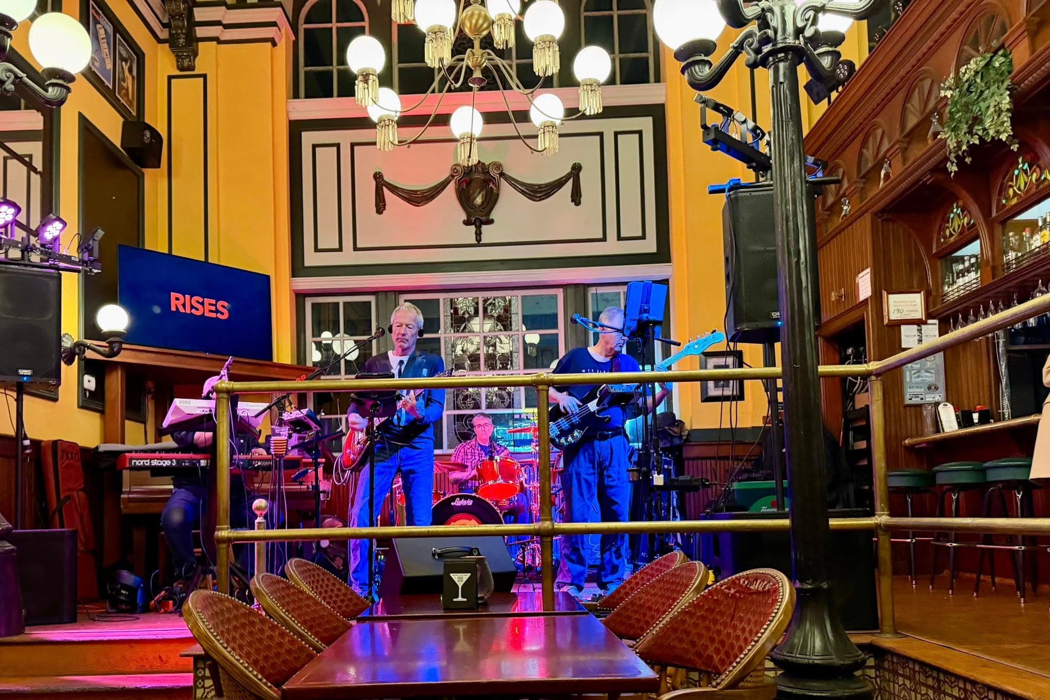 Martini's on Water Street - Photo 4